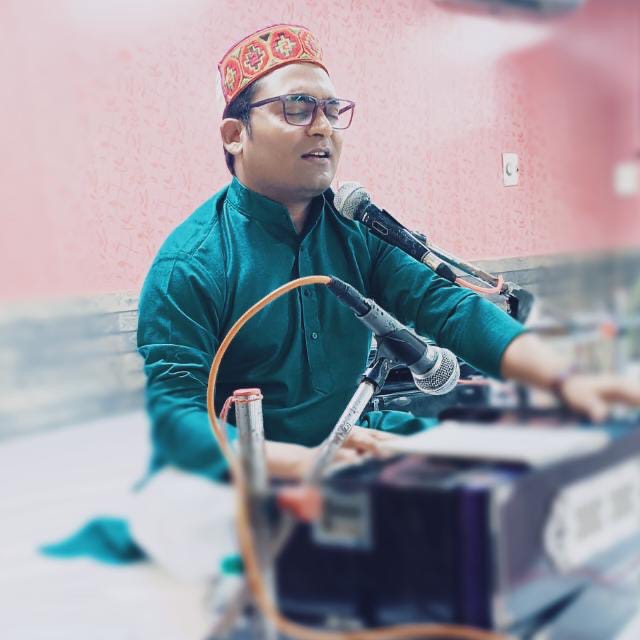 Vicky Ji performing live